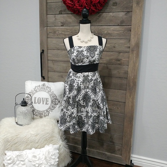 Dresses & Skirts - Swing Dress with Bow